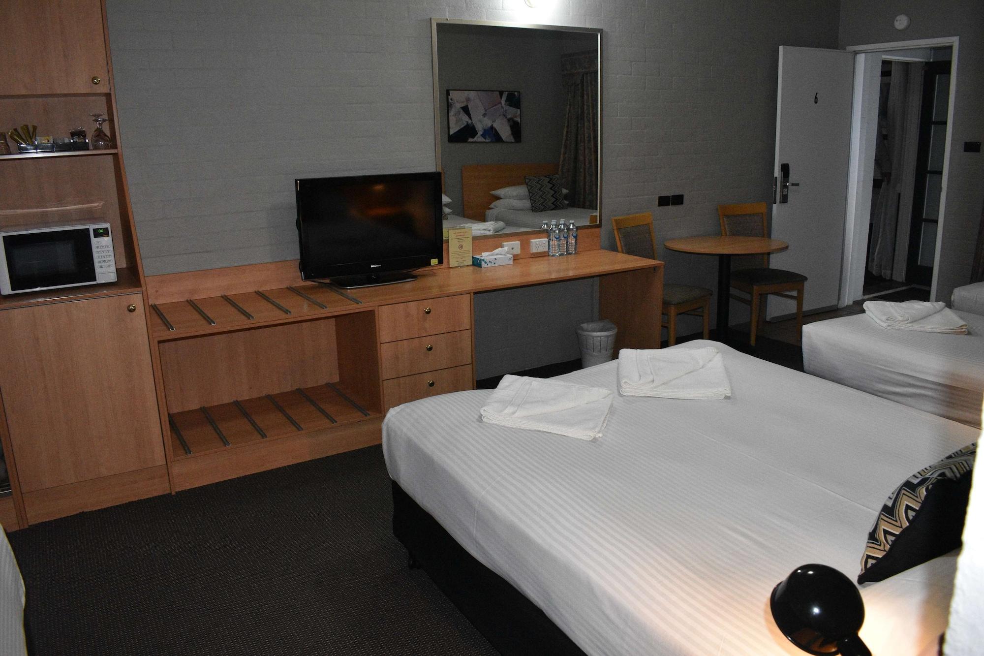 Best Western Coachman'S Inn Motel Bathurst Exterior photo