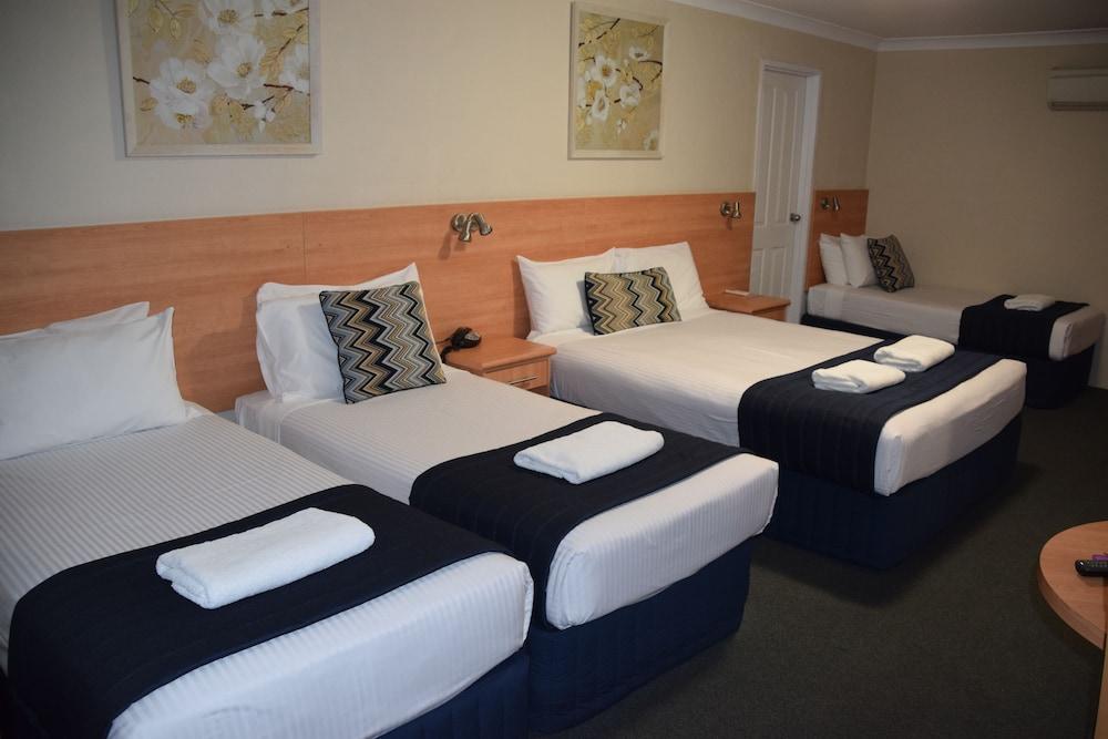 Best Western Coachman'S Inn Motel Bathurst Exterior photo