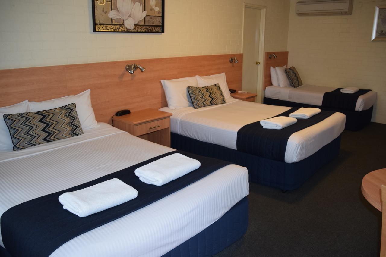 Best Western Coachman'S Inn Motel Bathurst Exterior photo