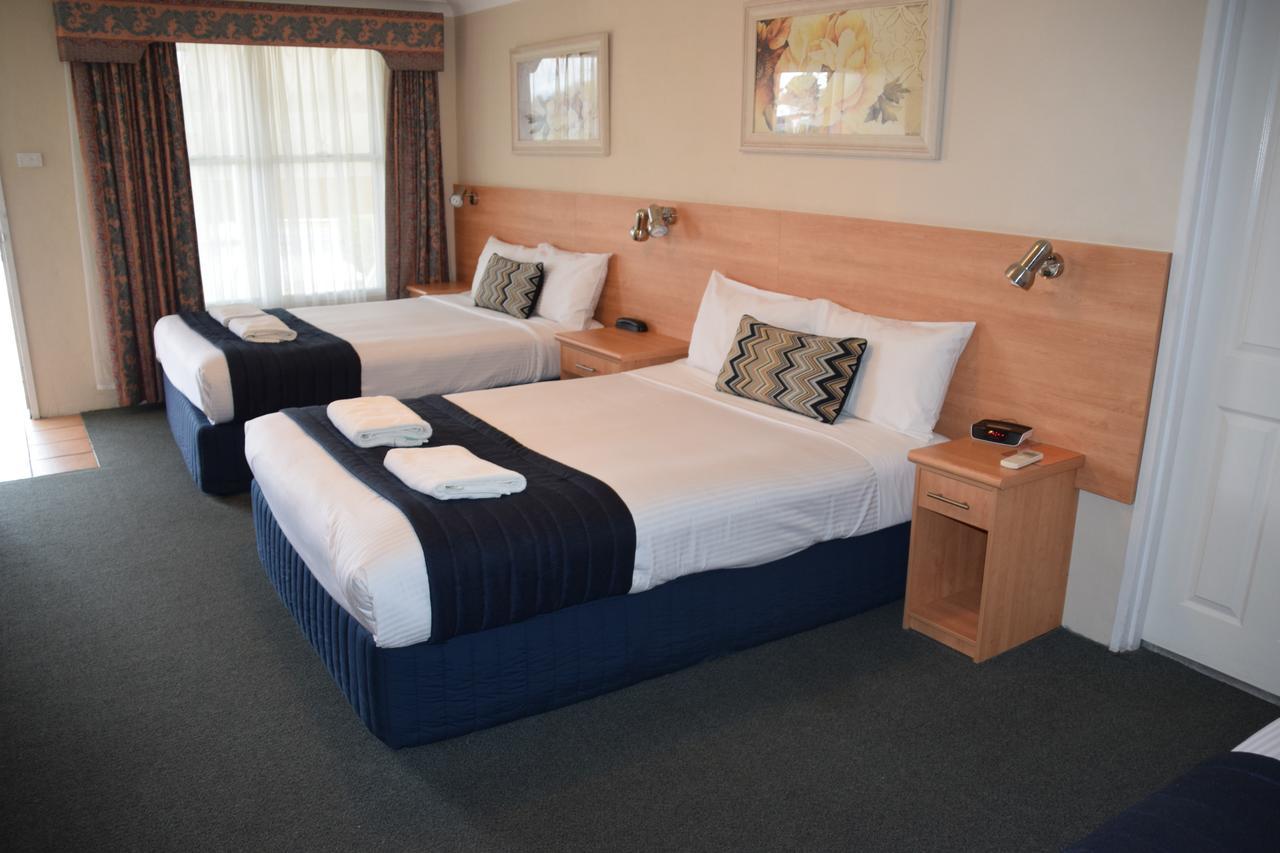 Best Western Coachman'S Inn Motel Bathurst Exterior photo